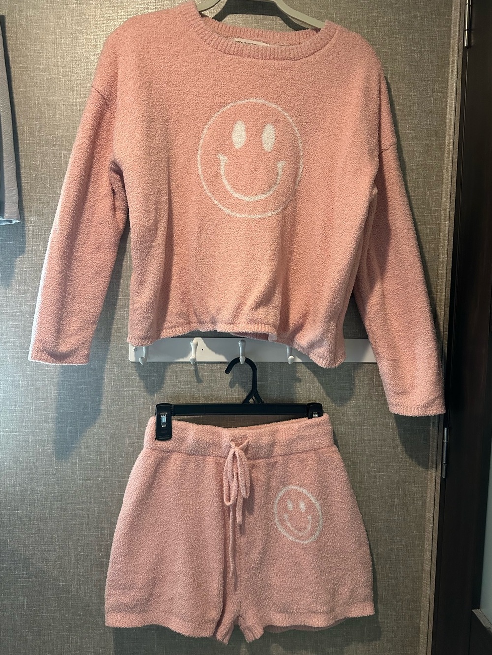 Moon & Madison Cozy Pink Smiley Face Lounge Set
